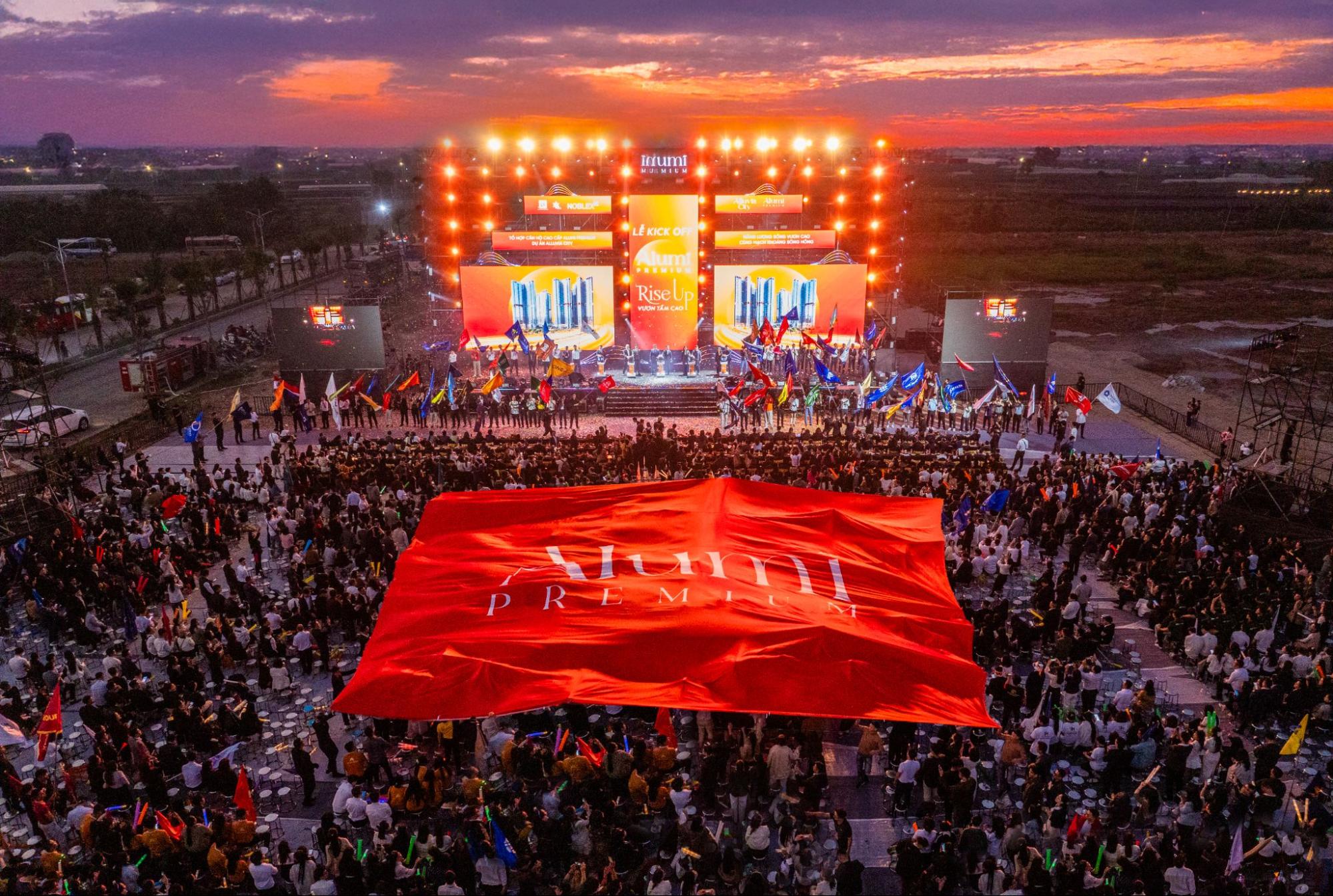 Kick-off hút hơn 6.000 người, tổ hợp Alumi Premium của đô thị khoáng nóng Alluvia City khuấy đảo thị trường cuối năm